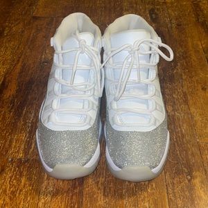Jordan 11 Retro Vast Grey (SPOTS/STAINS ON SHOE)
